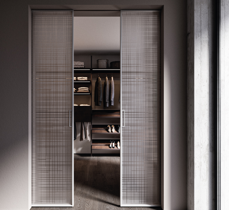 Porte interne 5 posatore-porta-interna-essenza-doors-flat-scorrevole-interno-muro-4b